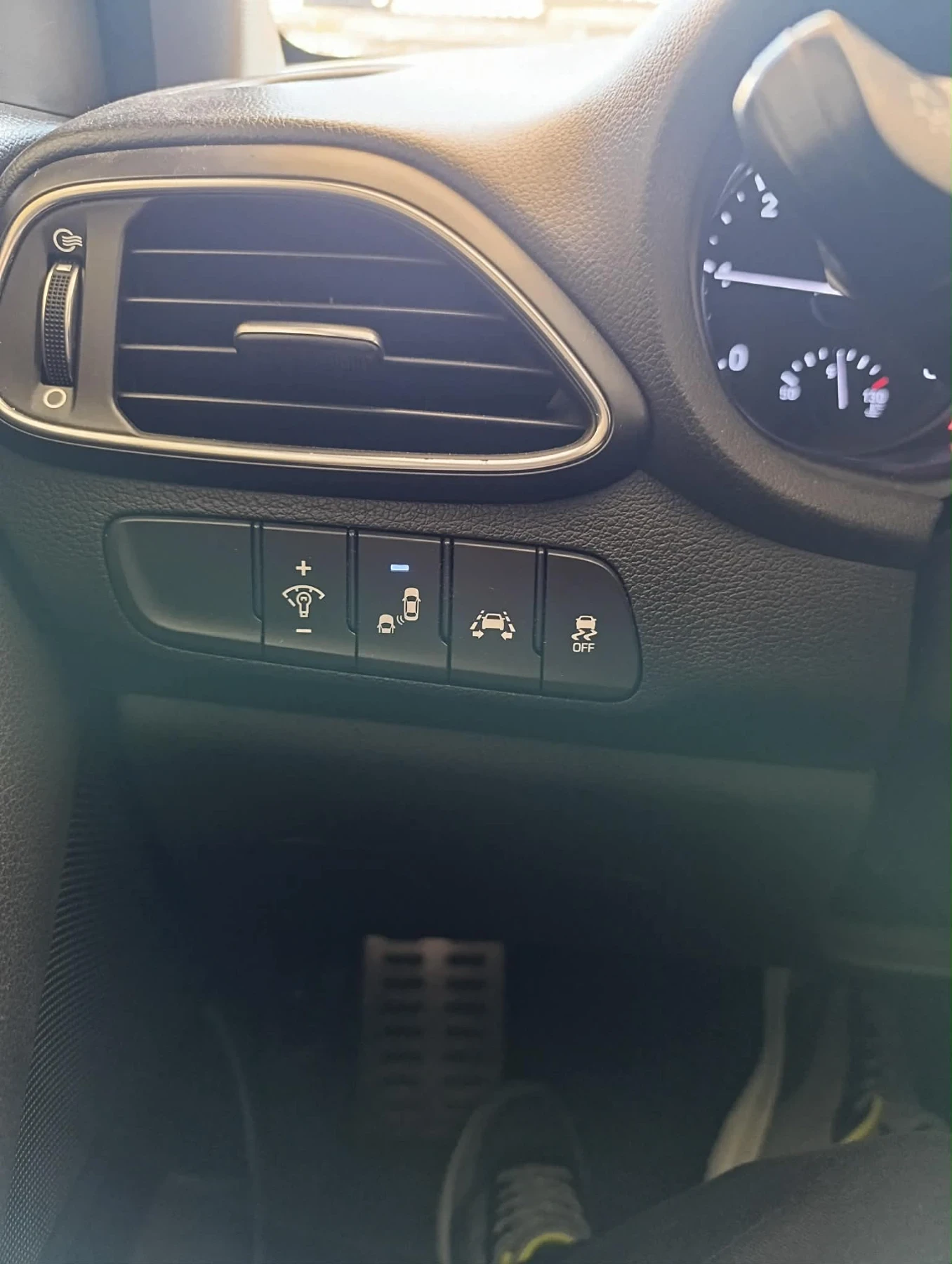 Hyundai I30 1.6 CRDi (136к.с.) AUTOMATIC | Закупена от Хюндай , снимка 13 - Автомобили и джипове - 54917743