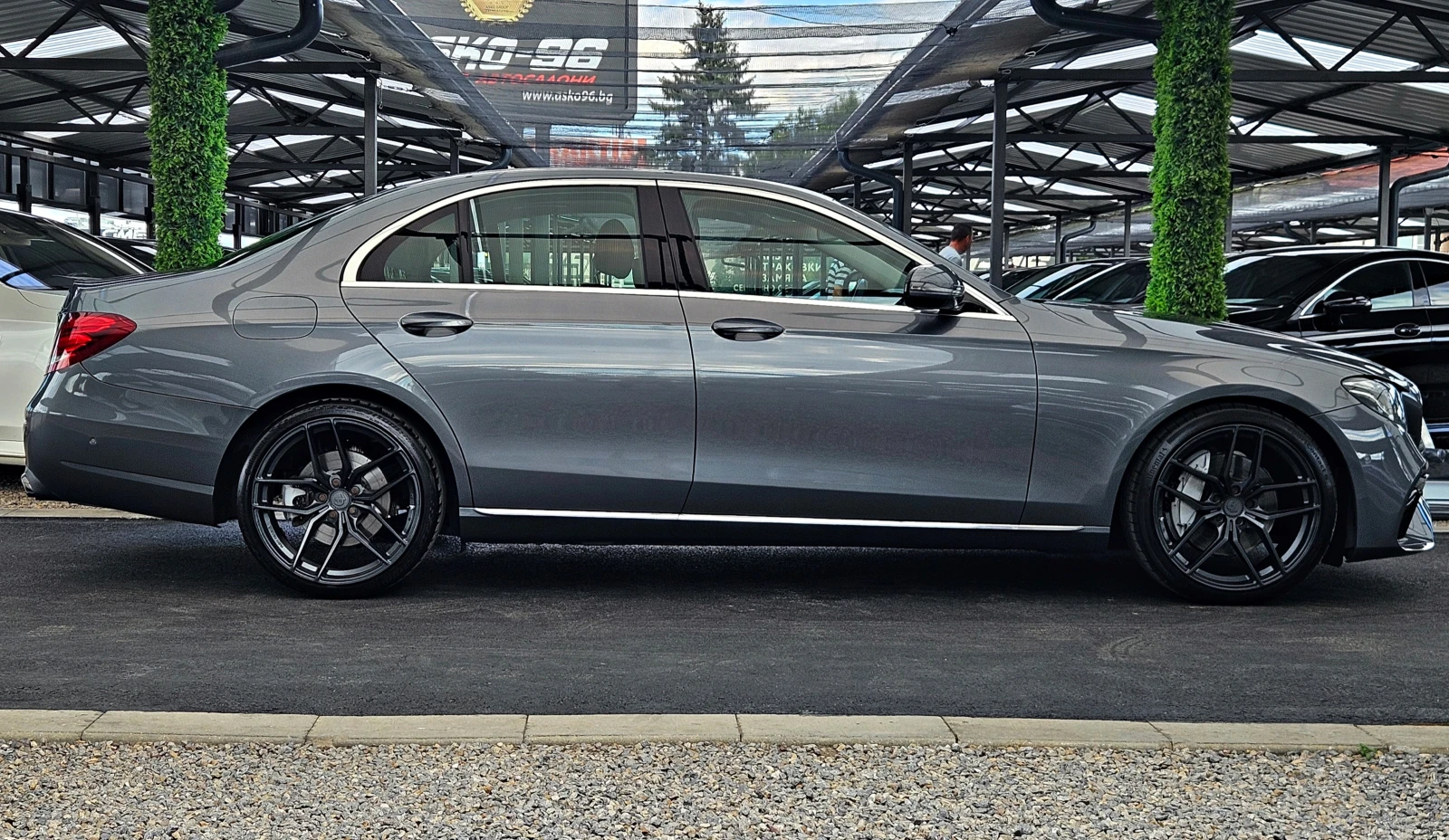 Mercedes-Benz E 350 AMG/DISTR/CAMERA/AMBIENT/CAR PLAY/ПОДГРЕВ/DIGI/LIZ, снимка 4 - Автомобили и джипове - 55283377