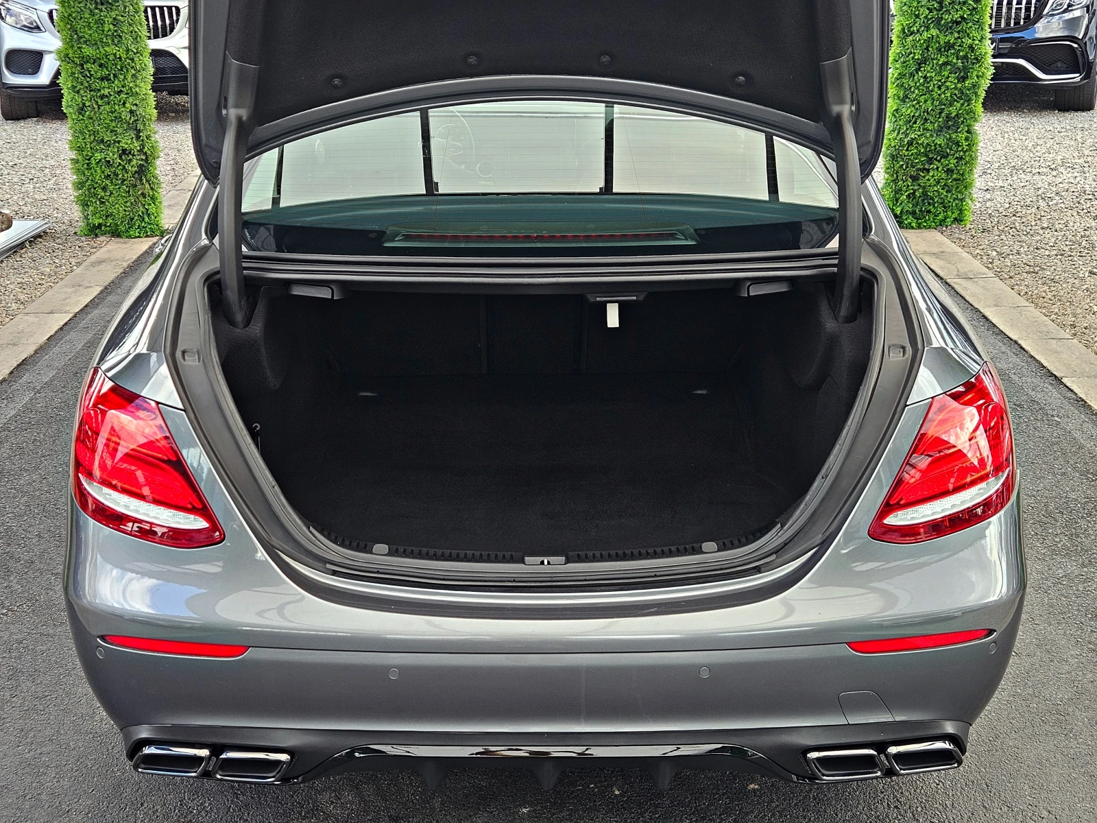 Mercedes-Benz E 350 AMG/DISTR/CAMERA/AMBIENT/CAR PLAY/ПОДГРЕВ/DIGI/LIZ, снимка 8 - Автомобили и джипове - 55283377