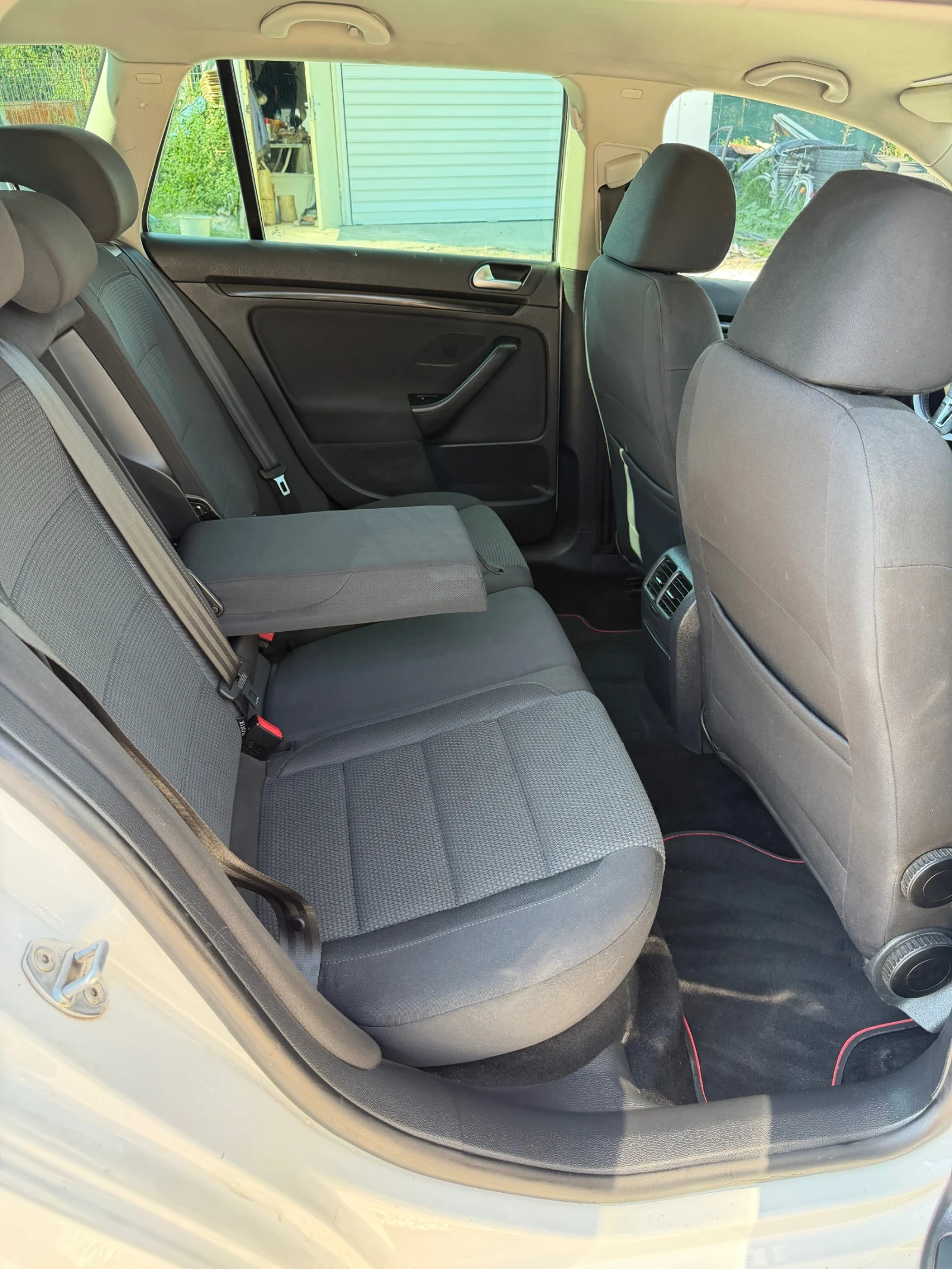 VW Golf 1.6 TDI 105 / NAVI, снимка 11 - Автомобили и джипове - 55364031