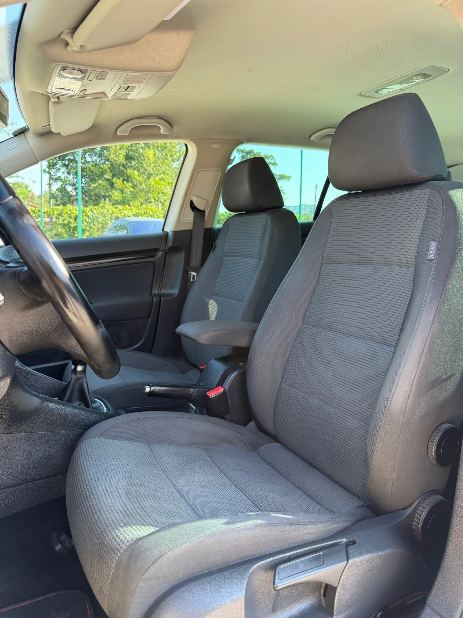 VW Golf 1.6 TDI 105 / NAVI, снимка 9 - Автомобили и джипове - 55364031