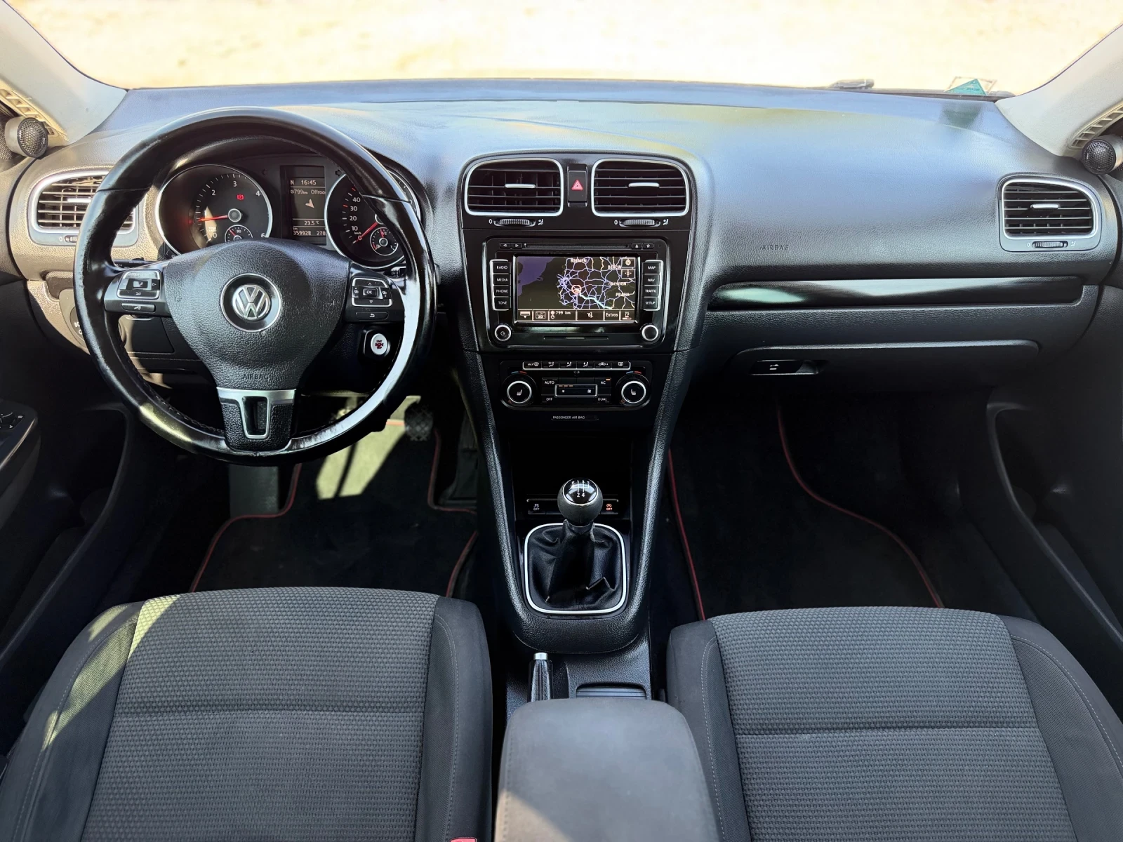 VW Golf 1.6 TDI 105 / NAVI, снимка 14 - Автомобили и джипове - 55364031
