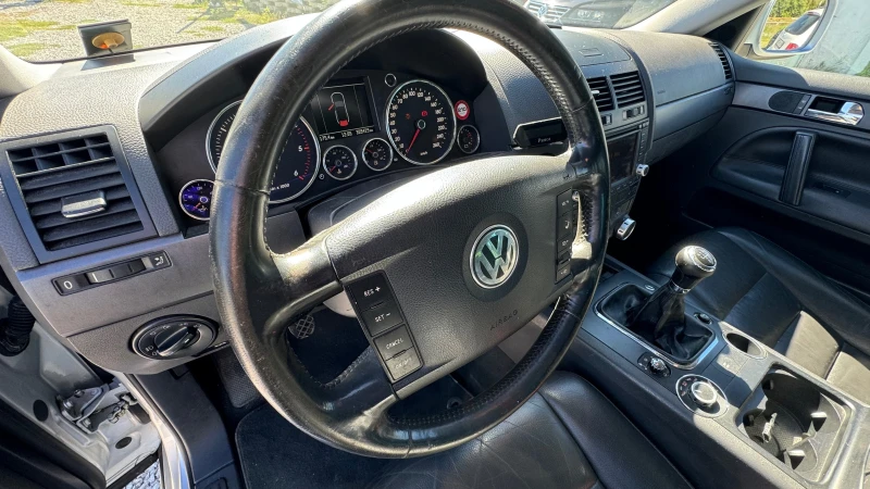 VW Touareg  , снимка 11 - Автомобили и джипове - 47420553