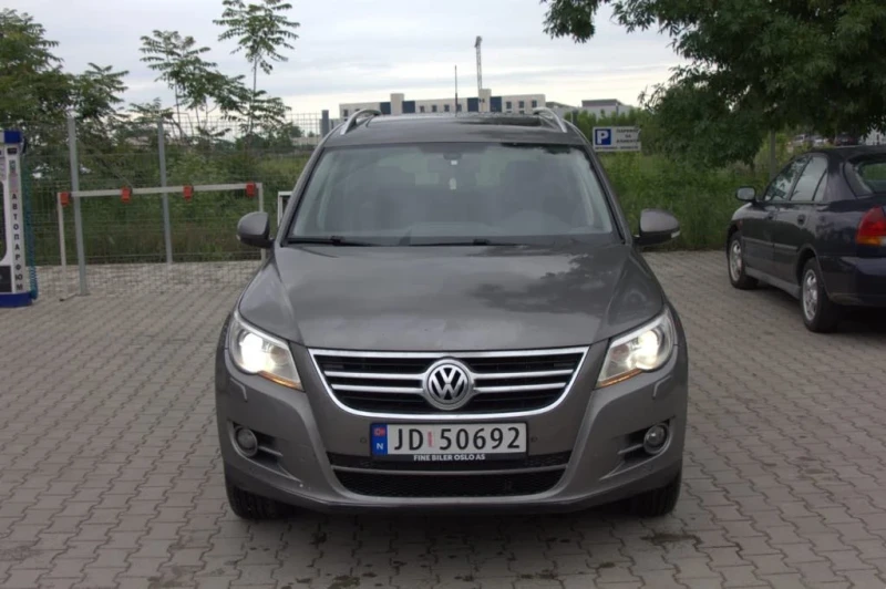 VW Tiguan, снимка 4 - Автомобили и джипове - 48159227