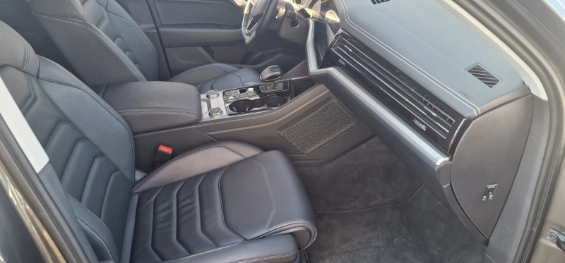 VW Touareg  3.0TDI, снимка 8 - Автомобили и джипове - 51847275