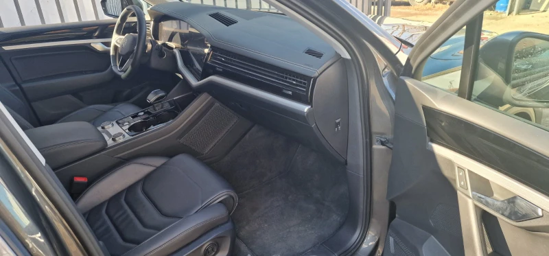 VW Touareg  3.0TDI, снимка 7 - Автомобили и джипове - 51847275