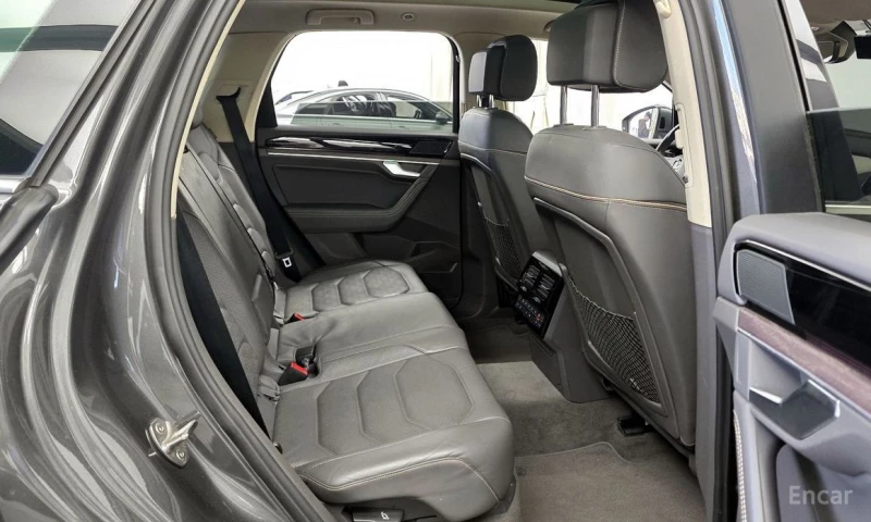 VW Touareg, снимка 12 - Автомобили и джипове - 53375356