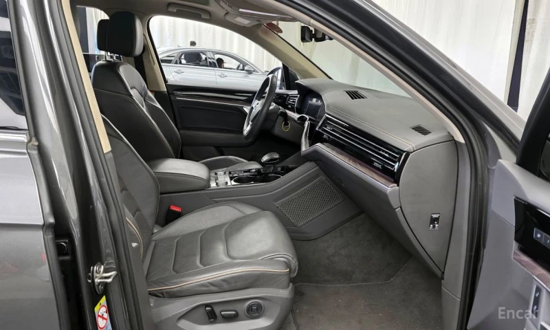 VW Touareg, снимка 11 - Автомобили и джипове - 53375356