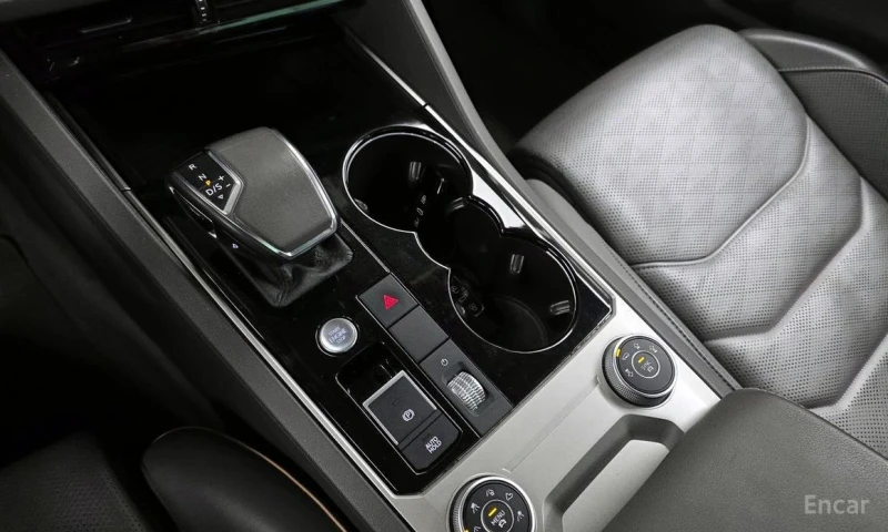 VW Touareg, снимка 9 - Автомобили и джипове - 53375356