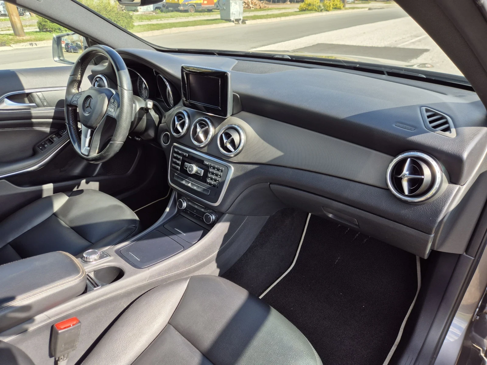 Mercedes-Benz GLA 200 GLA200 FULL OPTION , снимка 11 - Автомобили и джипове - 54081294