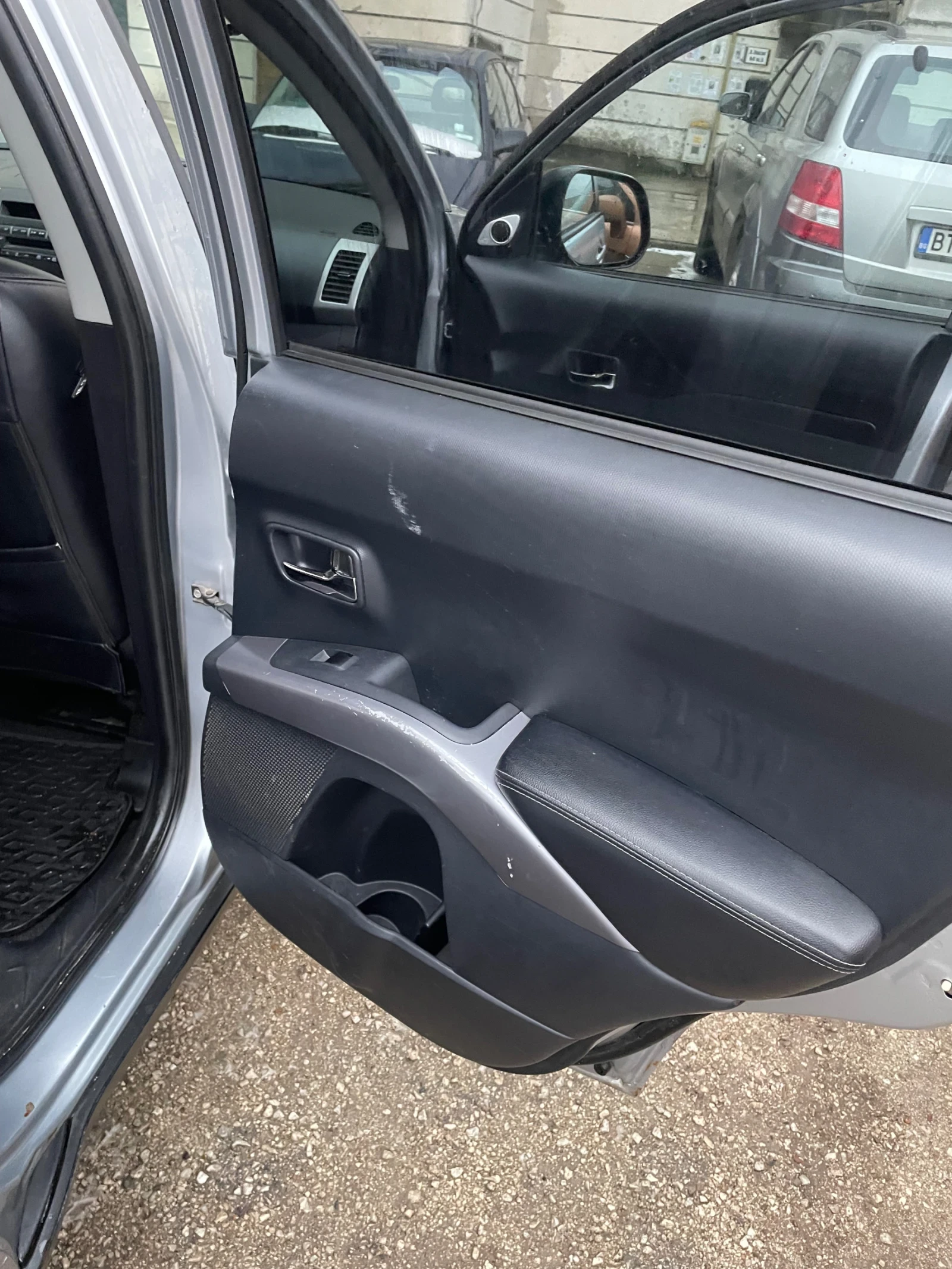 Mitsubishi Outlander, снимка 3 - Автомобили и джипове - 54682563