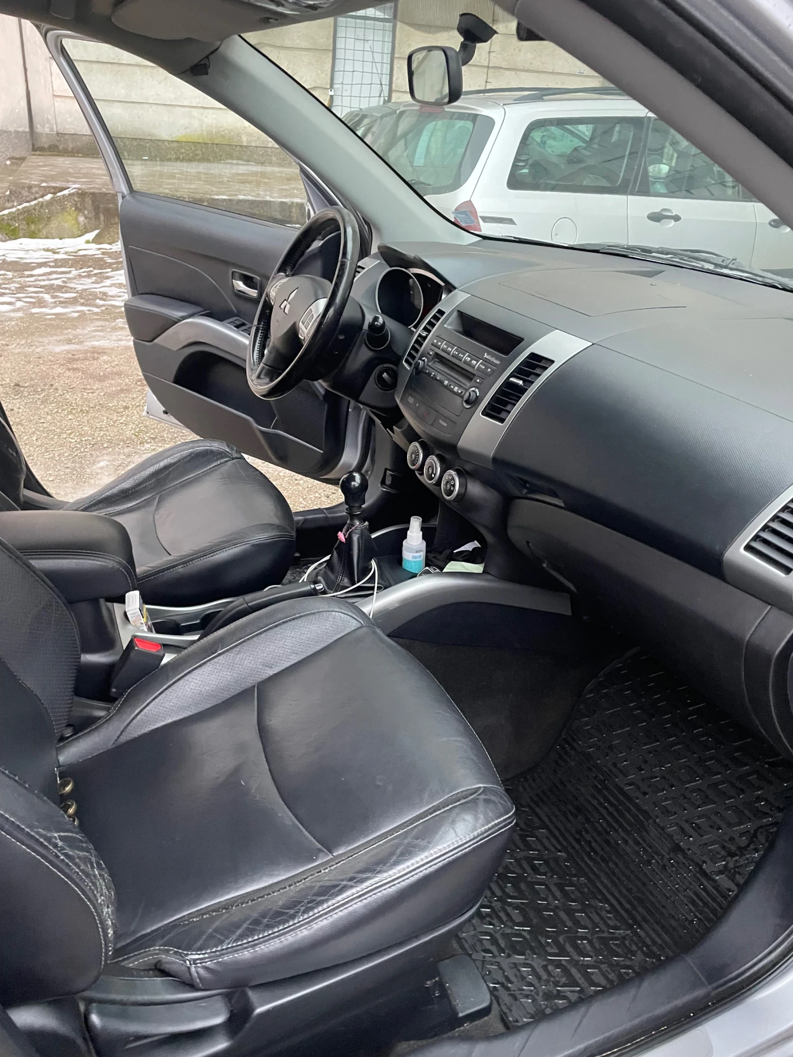 Mitsubishi Outlander, снимка 5 - Автомобили и джипове - 54682563
