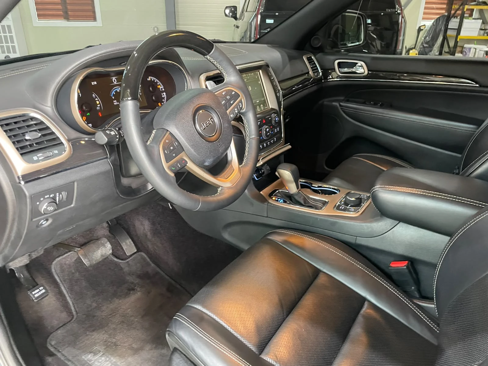 Jeep Grand cherokee 3.6 V6 ! Overland !, снимка 8 - Автомобили и джипове - 55283661