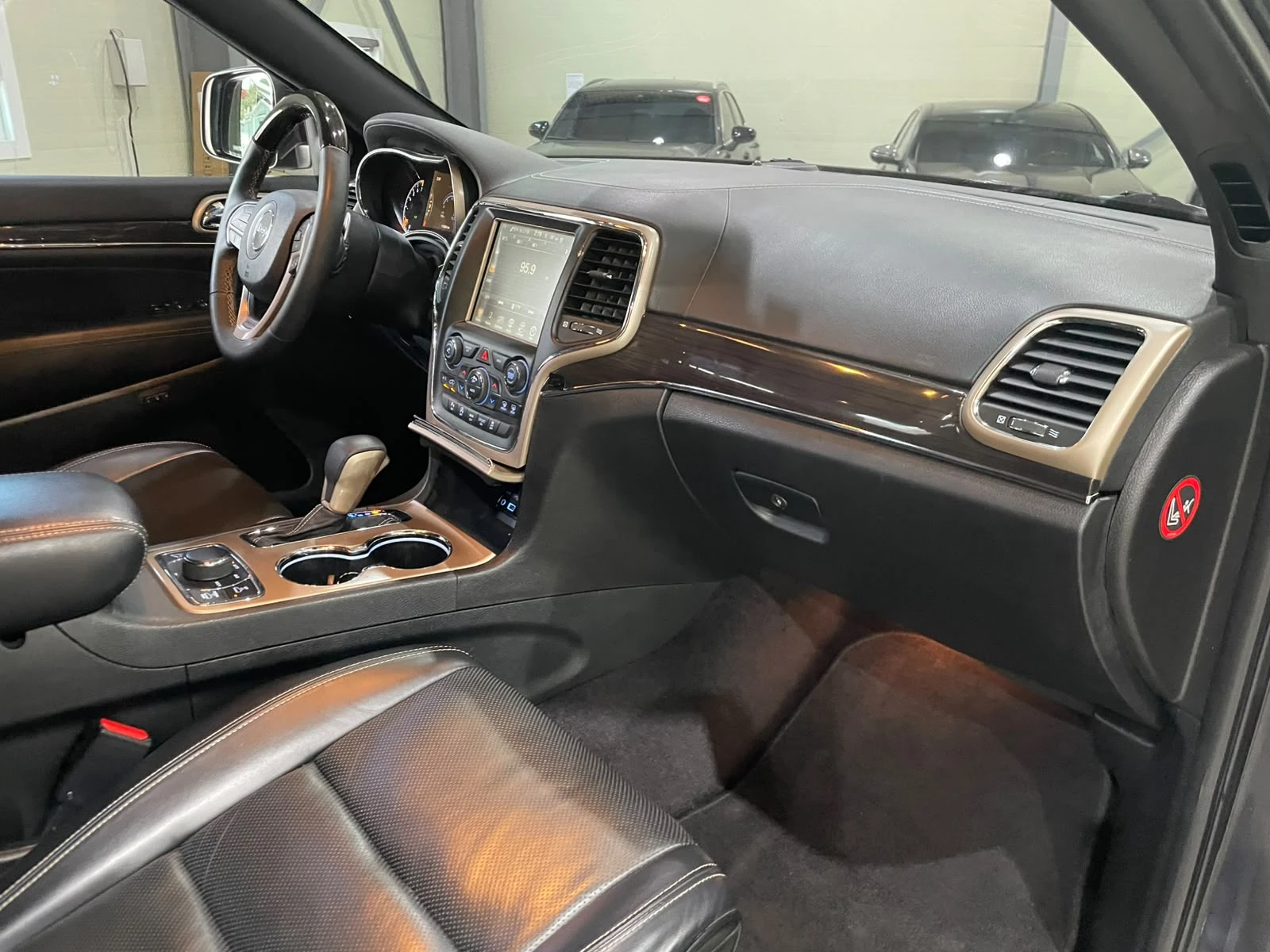 Jeep Grand cherokee 3.6 V6 ! Overland !, снимка 10 - Автомобили и джипове - 55283661
