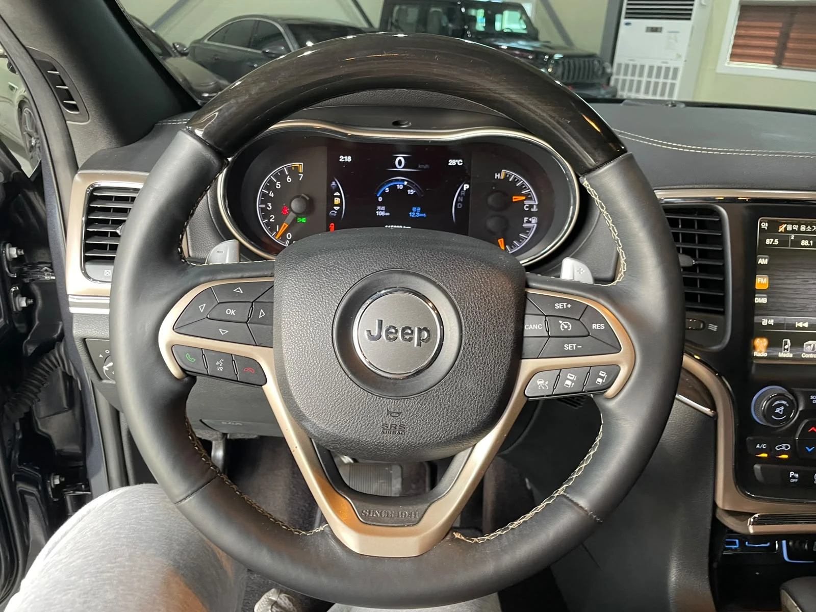 Jeep Grand cherokee 3.6 V6 ! Overland !, снимка 14 - Автомобили и джипове - 55283661