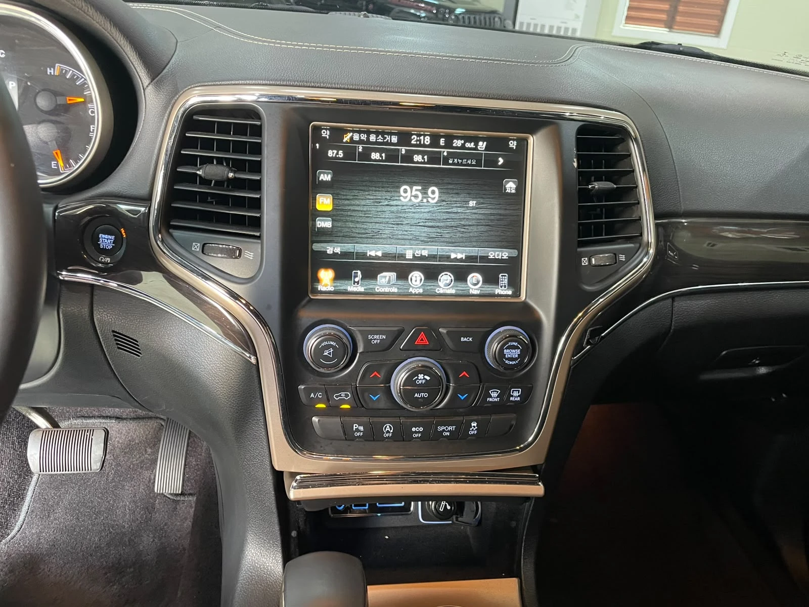 Jeep Grand cherokee 3.6 V6 ! Overland !, снимка 15 - Автомобили и джипове - 55283661
