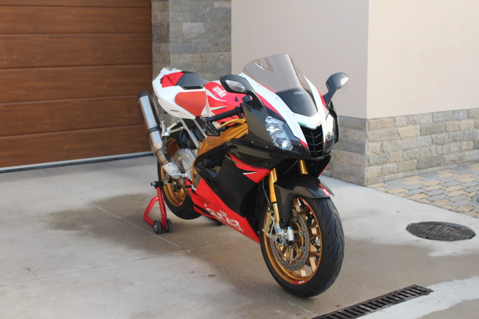 Aprilia RSV4 RSV1000R - изображение 2