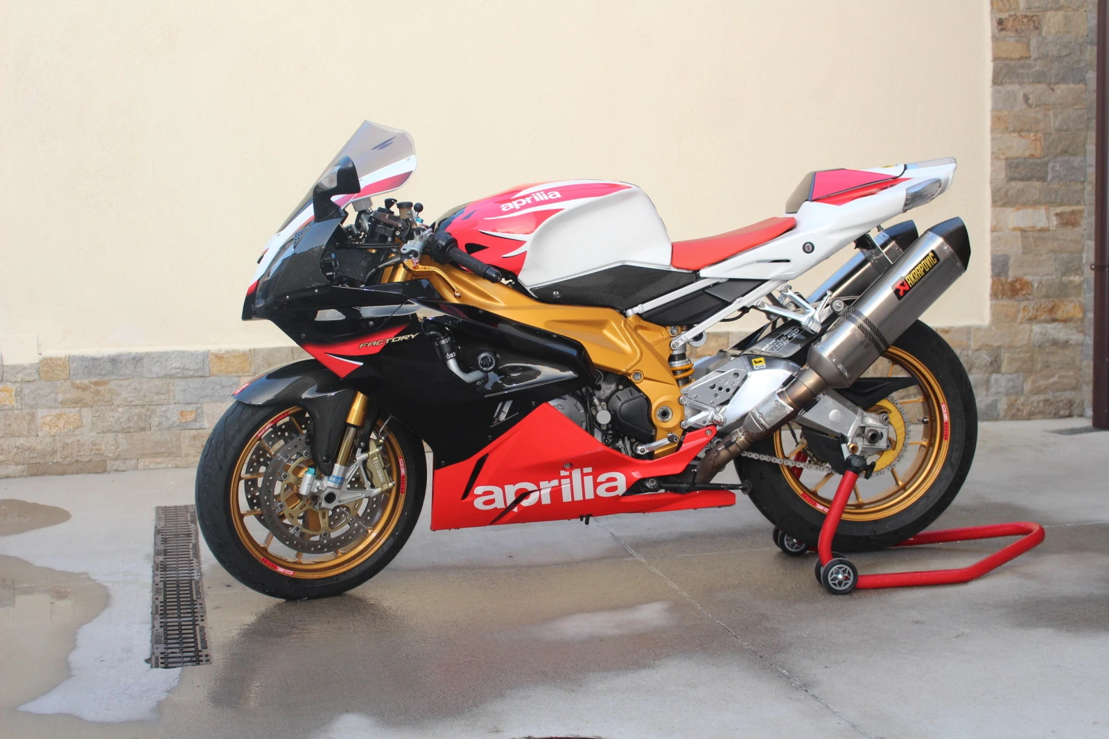 Aprilia RSV4 RSV1000R - изображение 3