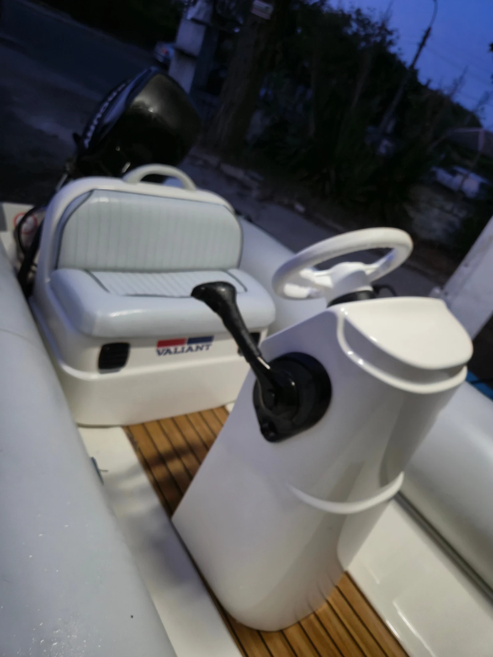 Надуваема лодка Valiant D380 - изображение 10