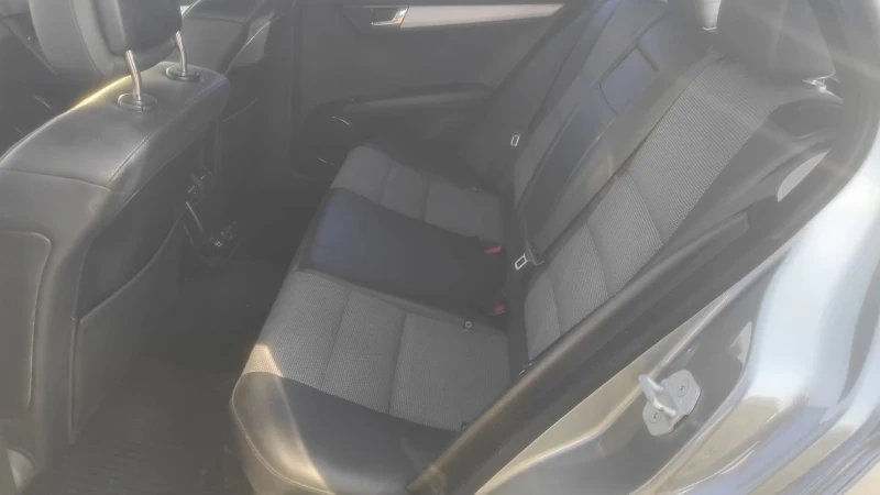 Mercedes-Benz C 220, снимка 6 - Автомобили и джипове - 53454123