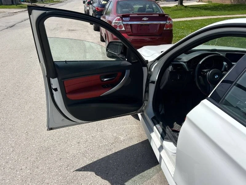 BMW 335 * ЗАДНО * РЪЧКА * ЧЕРВЕНА КОЖА * КАМЕРА, снимка 14 - Автомобили и джипове - 54980167