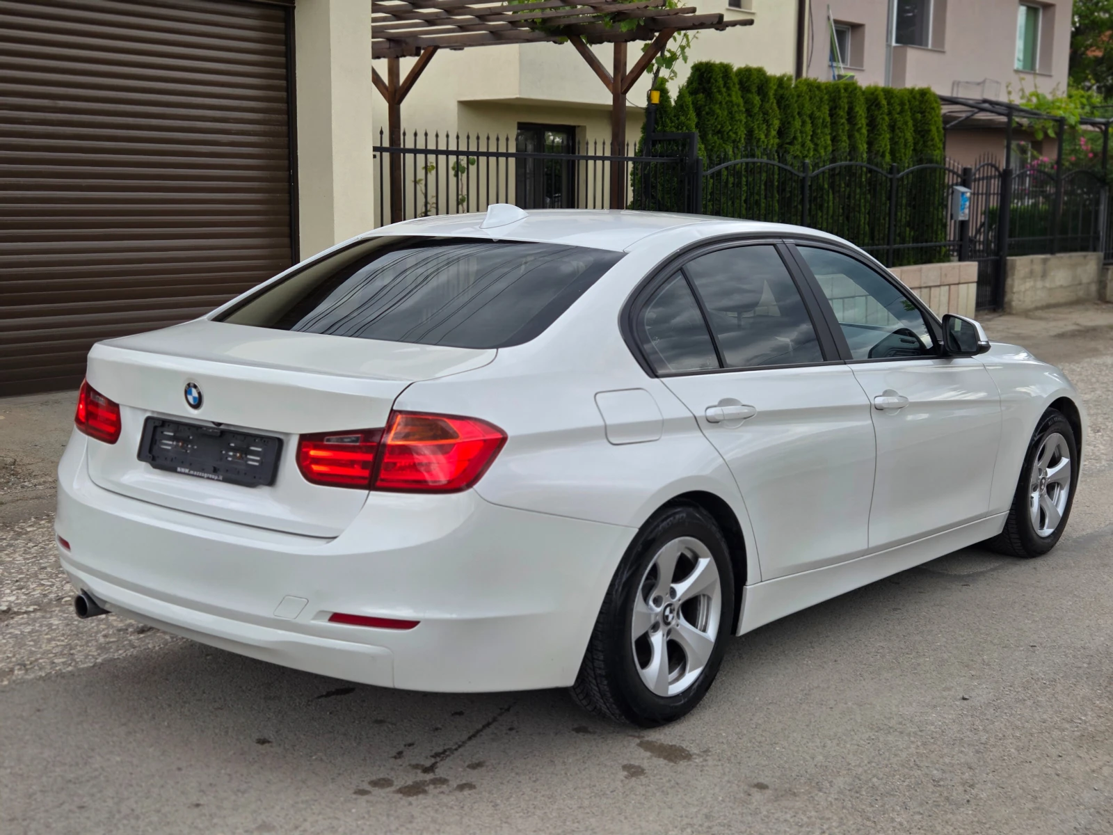 BMW 320 ED 163к.с. БЯЛА ПЕРЛА - изображение 4