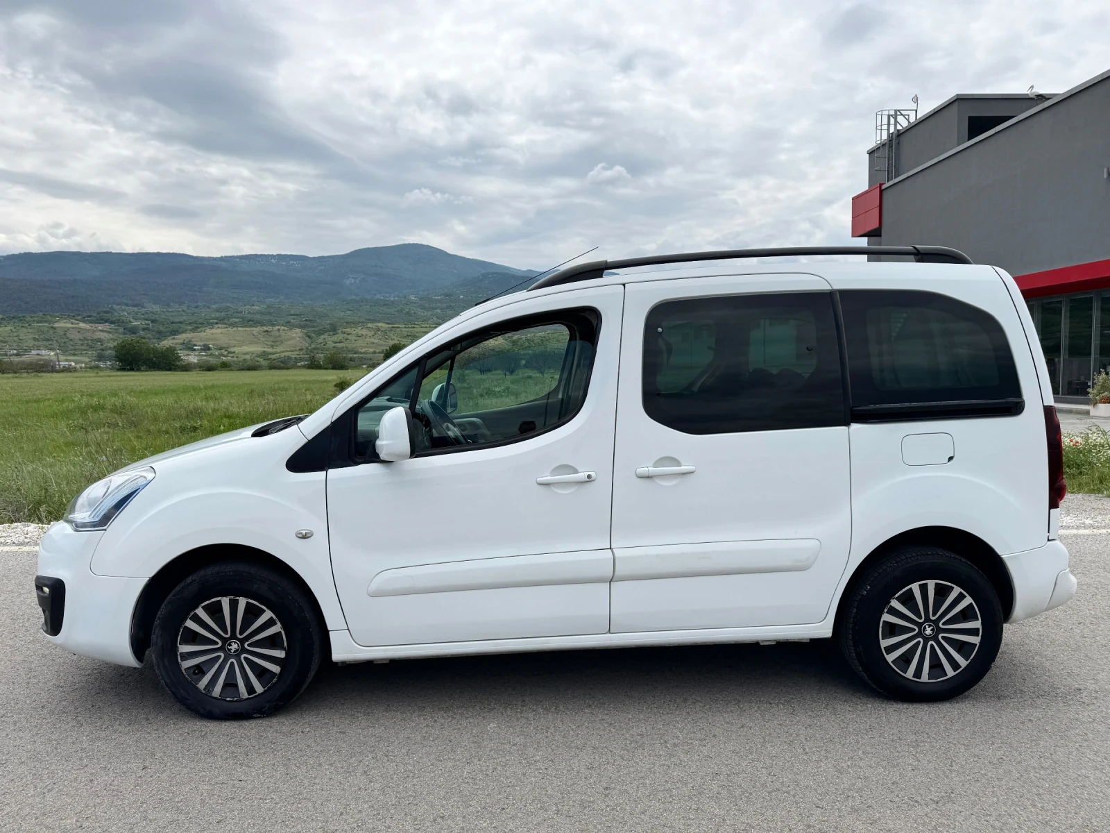 Peugeot Partner 1.6 HDI 100к.с EURO 6 / LED / TEMPOMAT - изображение 4