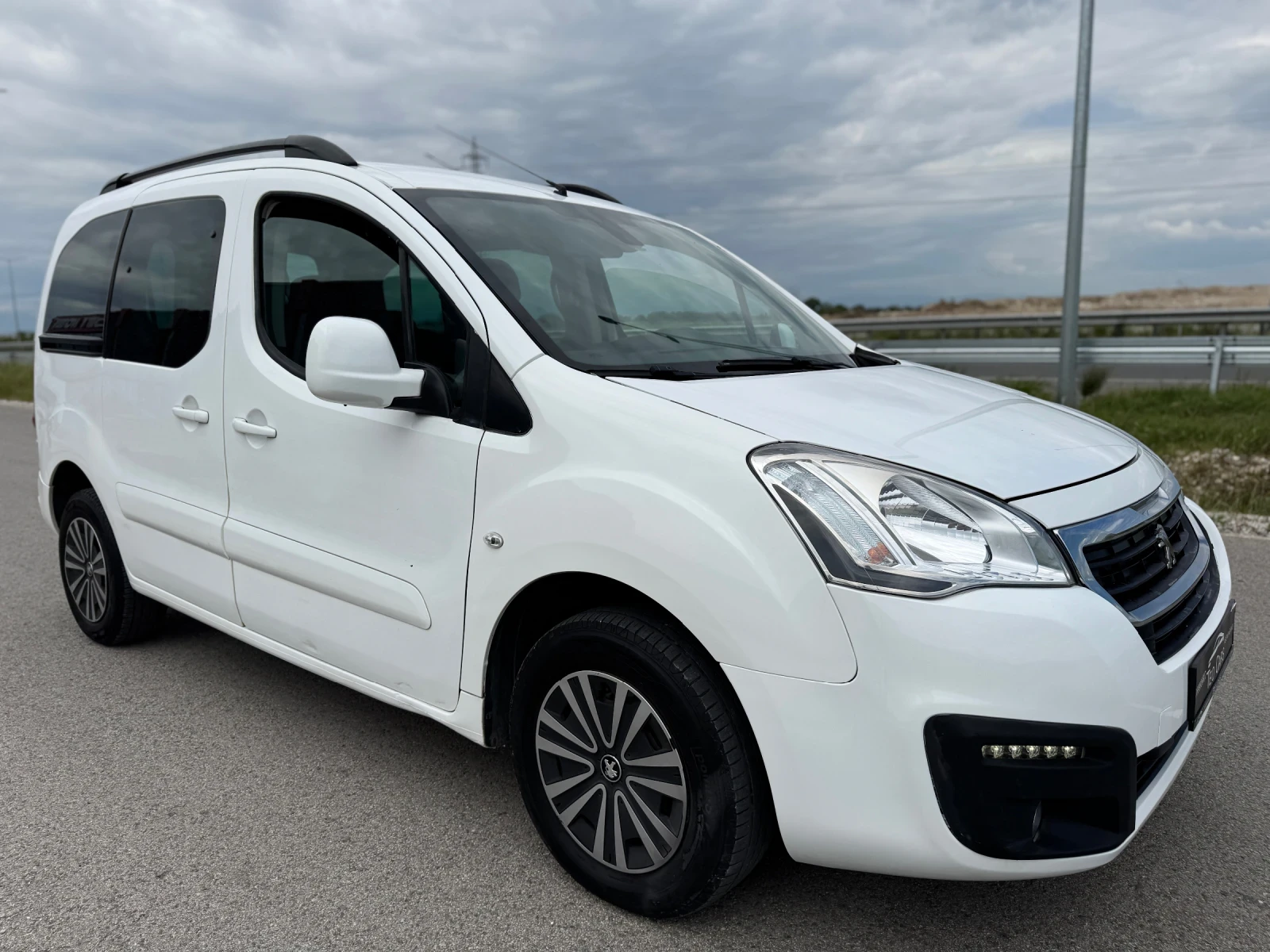 Peugeot Partner 1.6 HDI 100. EURO 6 / LED / TEMPOMAT | Mobile.bg   1