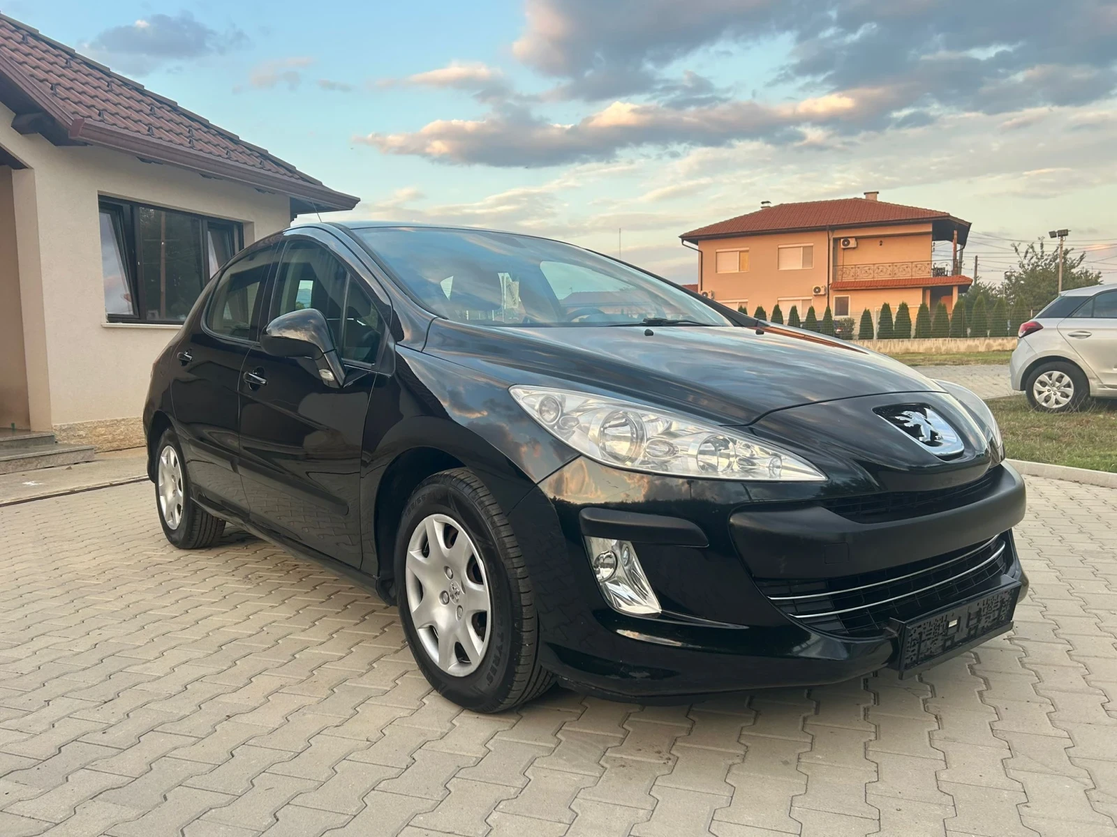 Peugeot 308 1.6 HDi 90CV 5P Premium (66 kw) - изображение 8