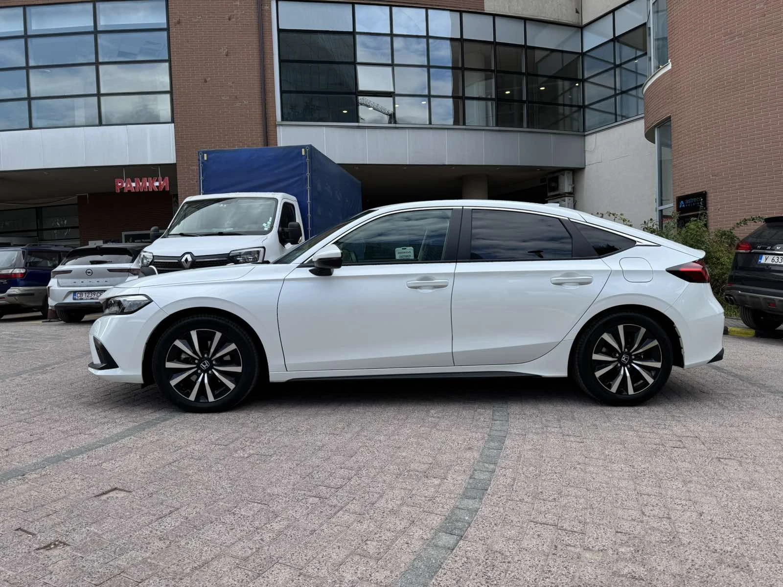 Honda Civic 2.0 i-MMD Elegance - изображение 8