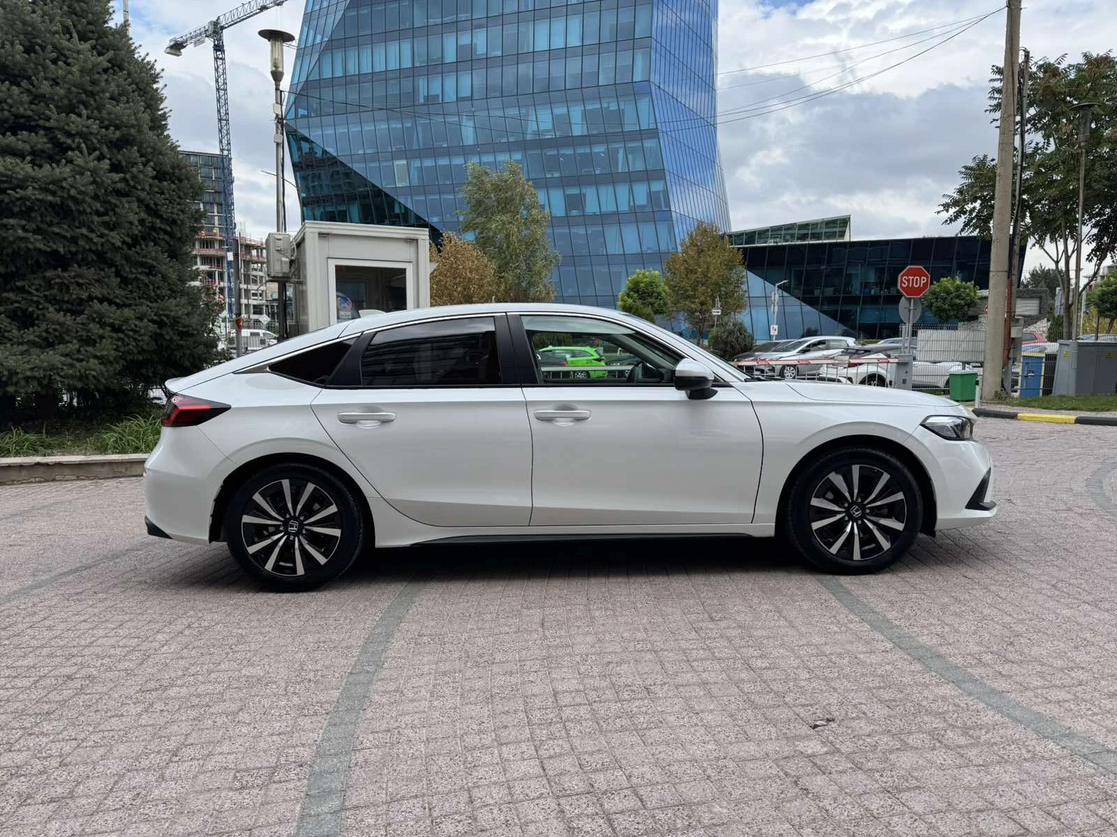 Honda Civic 2.0 i-MMD Elegance - изображение 4