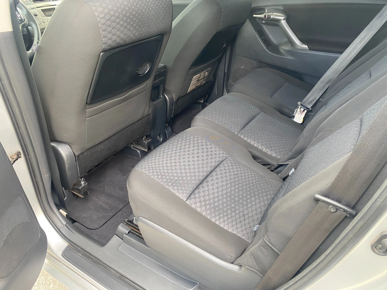 Toyota Verso 2.0D-4D MT - изображение 10