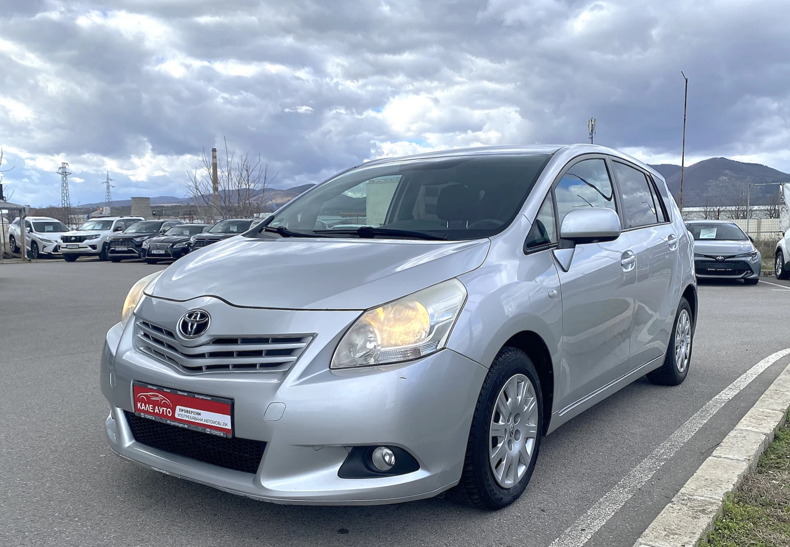 Toyota Verso 2.0D-4D MT - изображение 2