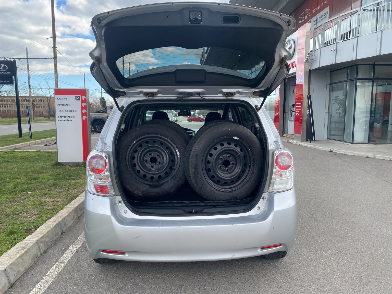 Toyota Verso 2.0D-4D MT - изображение 9