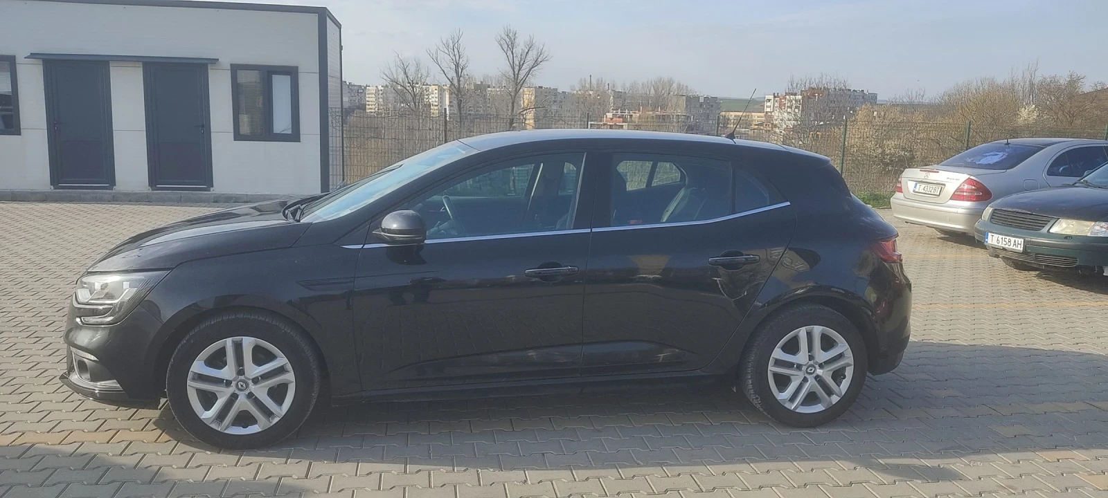 Renault Megane 1.5 dci, снимка 3 - Автомобили и джипове - 54005119