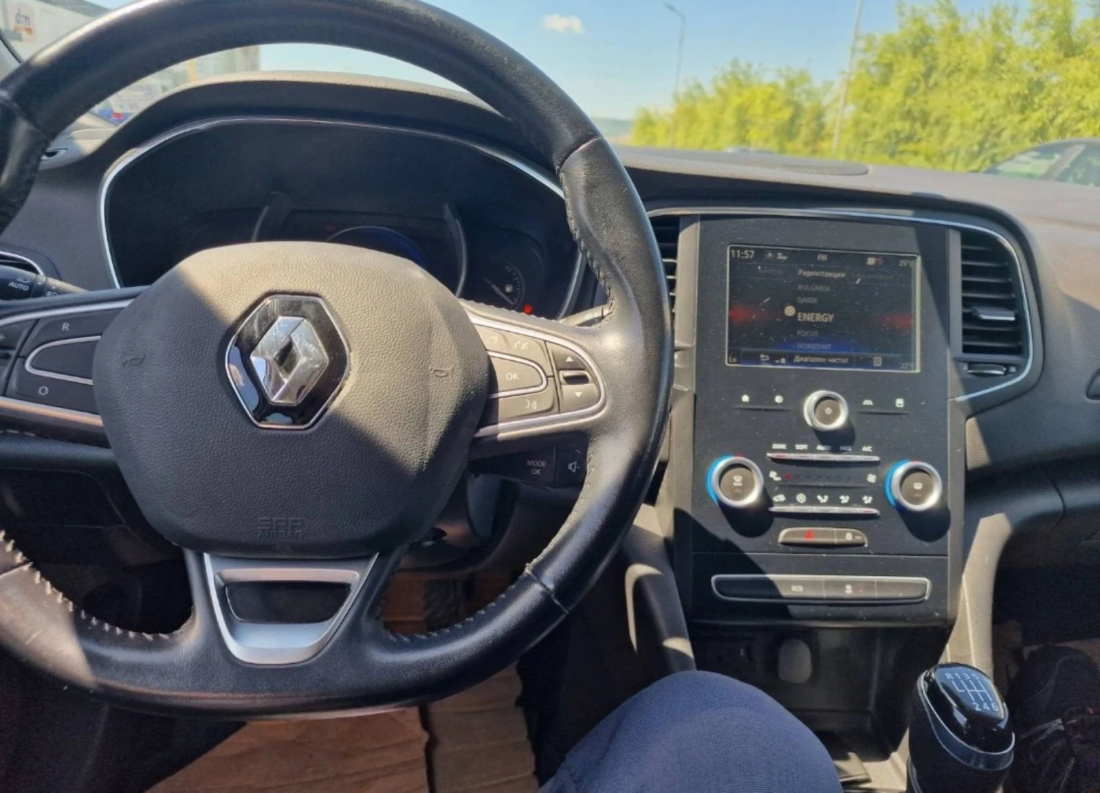 Renault Megane 1.5 dci, снимка 8 - Автомобили и джипове - 54005119