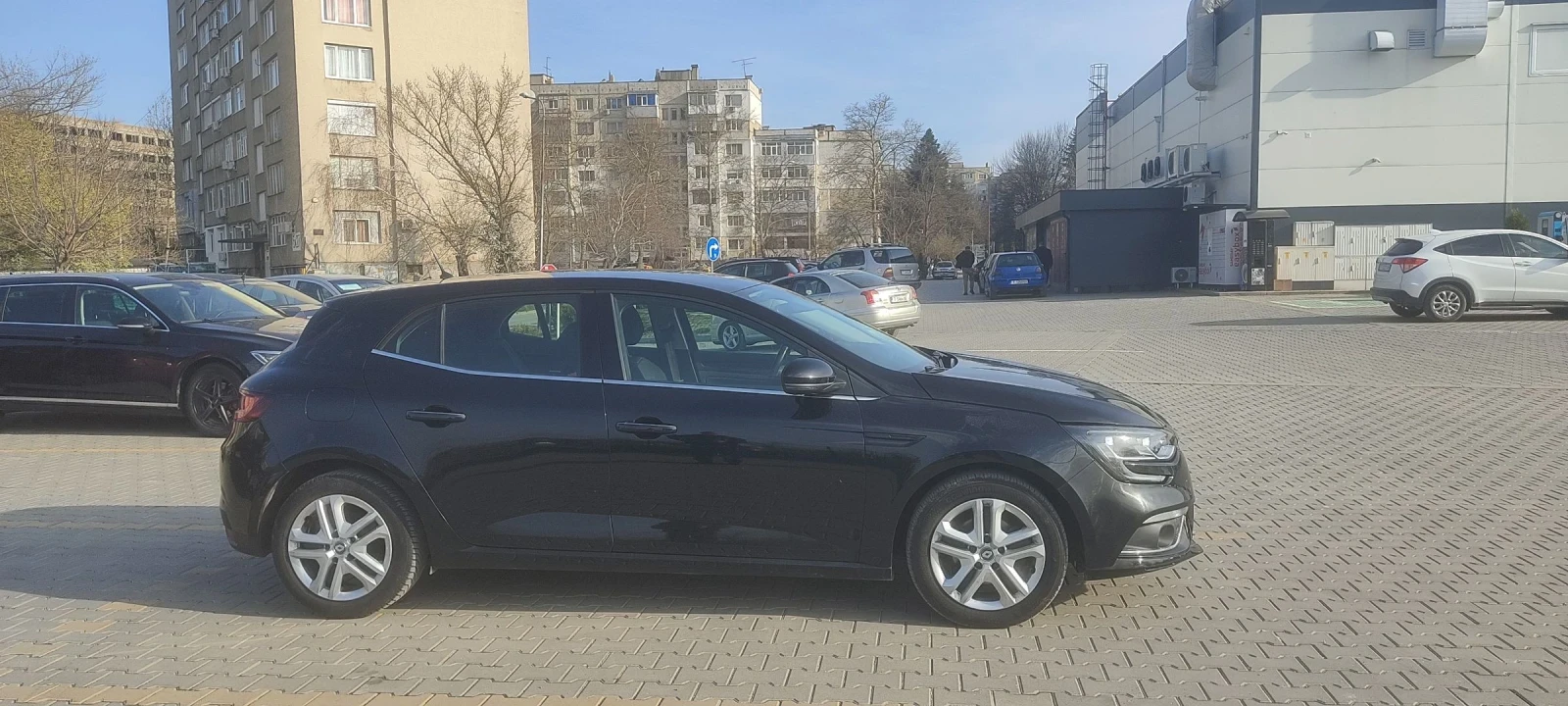 Renault Megane 1.5 dci, снимка 4 - Автомобили и джипове - 54005119