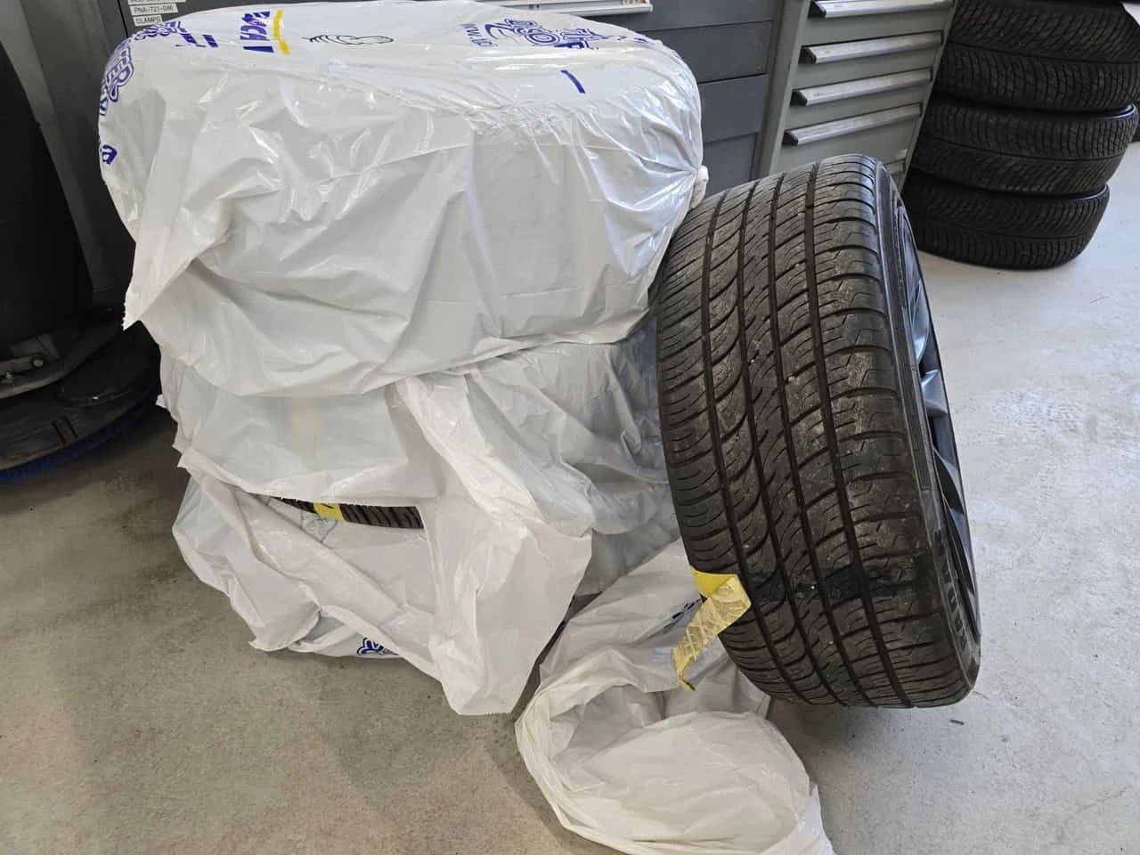 Tesla Model Y Long Range/FULL SELF DRIVING/ВТОРИ ГУМИ И ДЖАНТИ, снимка 13 - Автомобили и джипове - 54123091