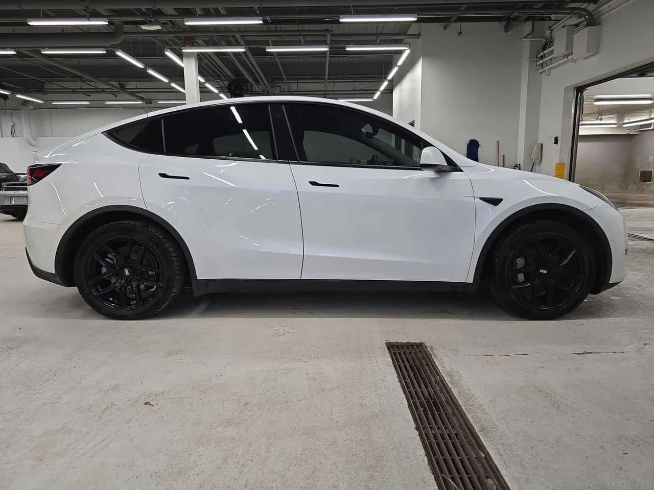 Tesla Model Y Long Range/FULL SELF DRIVING/ВТОРИ ГУМИ И ДЖАНТИ, снимка 5 - Автомобили и джипове - 54123091
