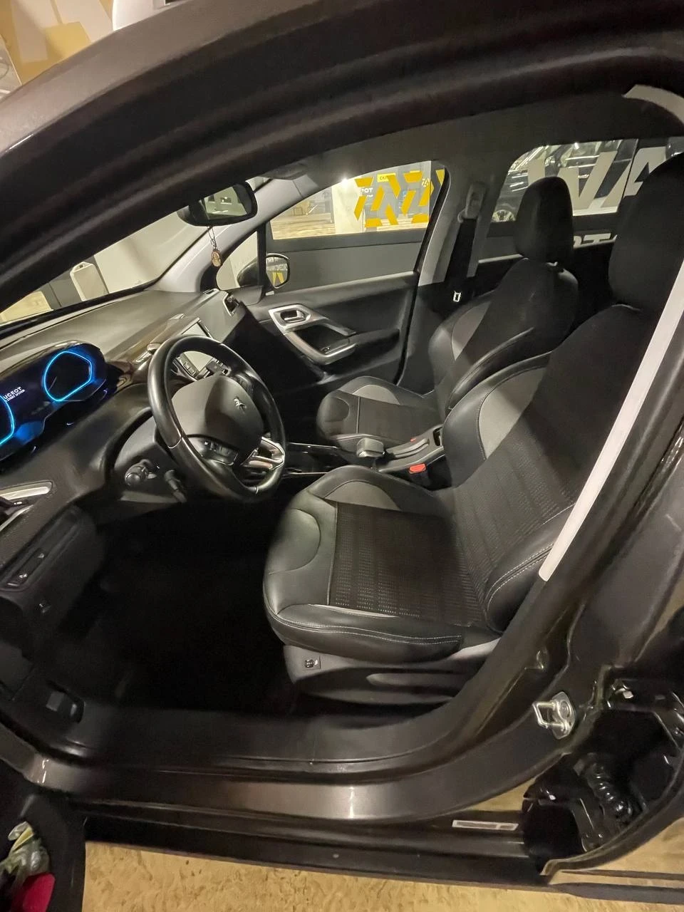 Peugeot 2008 Allure, снимка 4 - Автомобили и джипове - 54227137