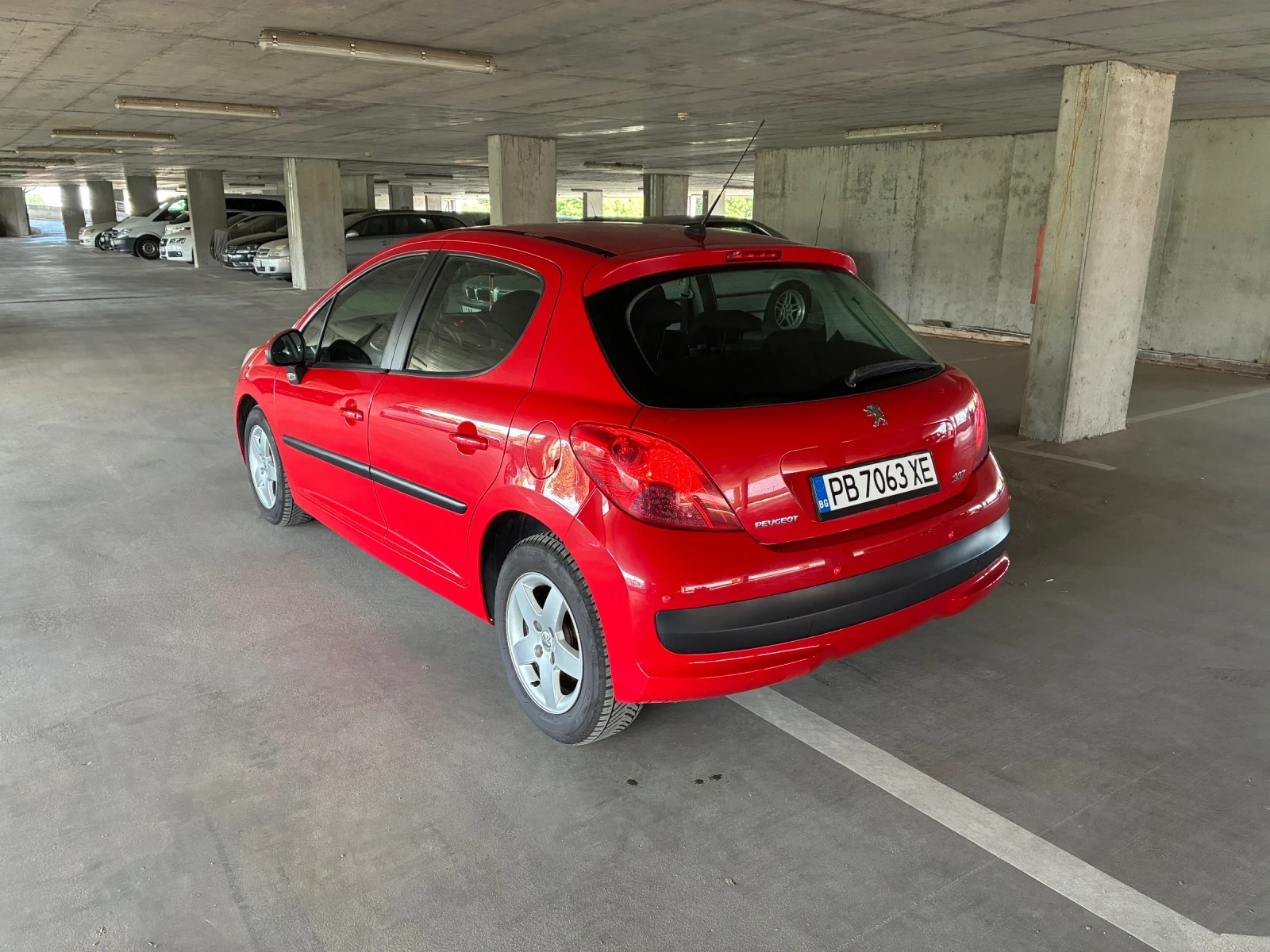 Peugeot 207 1.4i 95hp 4 ВРАТИ КЛИМАТИК РЕГИСТРИРАНА ОБСЛУЖЕНА, снимка 3 - Автомобили и джипове - 54983792