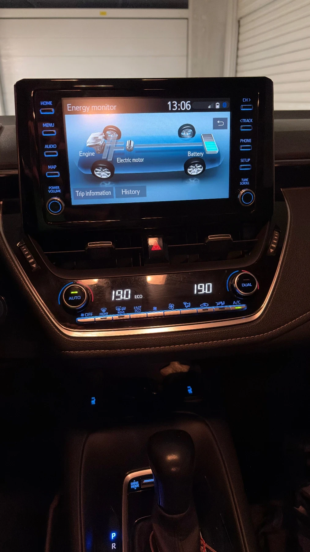 Toyota Corolla Touring Sports 1.8 Hybrid, снимка 12 - Автомобили и джипове - 55159150