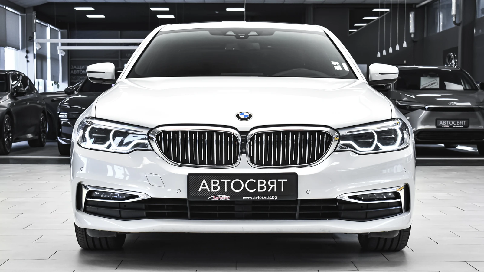 BMW 530 d xDrive Luxury Line Steptronic, снимка 2 - Автомобили и джипове - 55234552