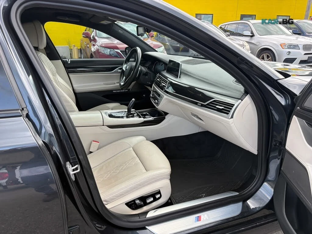 BMW 750 Head-up* PANO * АвтоКредит * (ЦЕНА ДО БГ) * , снимка 10 - Автомобили и джипове - 56012407