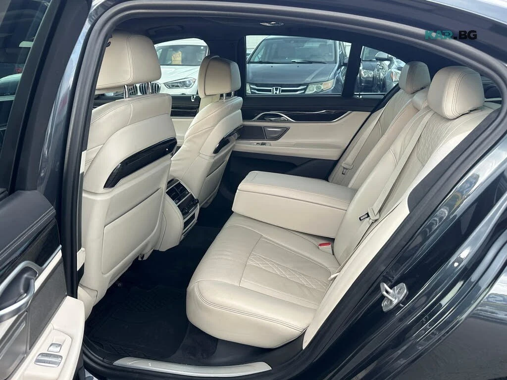 BMW 750 Head-up* PANO * АвтоКредит * (ЦЕНА ДО БГ) * , снимка 13 - Автомобили и джипове - 56012407