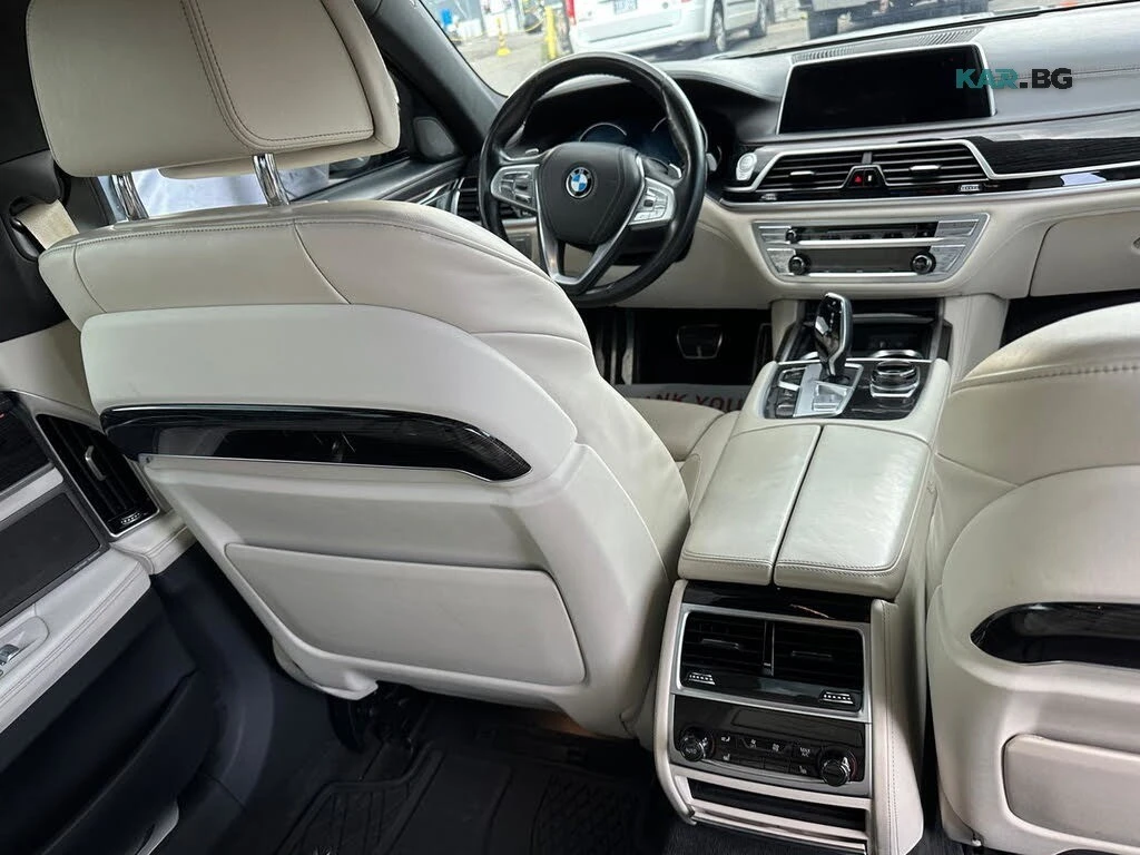 BMW 750 Head-up* PANO * АвтоКредит * (ЦЕНА ДО БГ) * , снимка 12 - Автомобили и джипове - 56012407