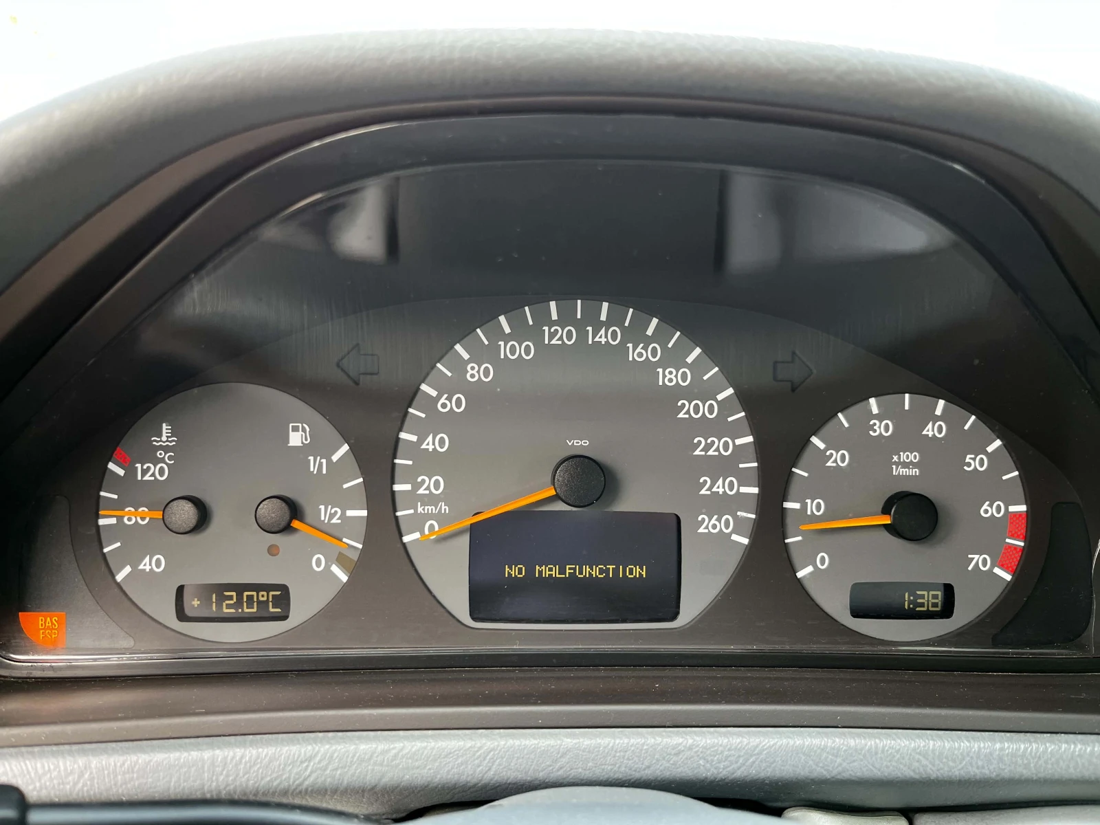 Mercedes-Benz CLK 200 ГАЗ Kompressor, снимка 7 - Автомобили и джипове - 56232832