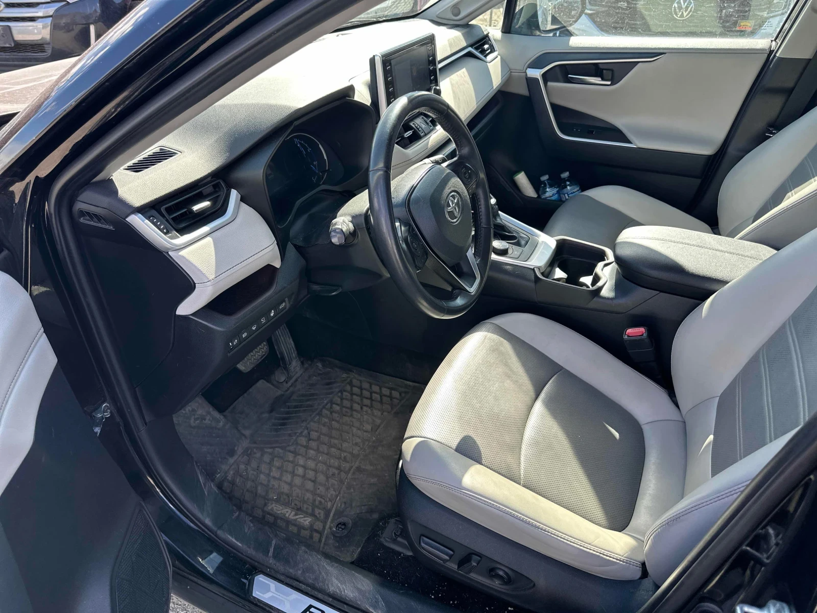 Toyota Rav4 Hybrid Limited * Обдухване * Панорама * 360 Камера, снимка 7 - Автомобили и джипове - 53934277