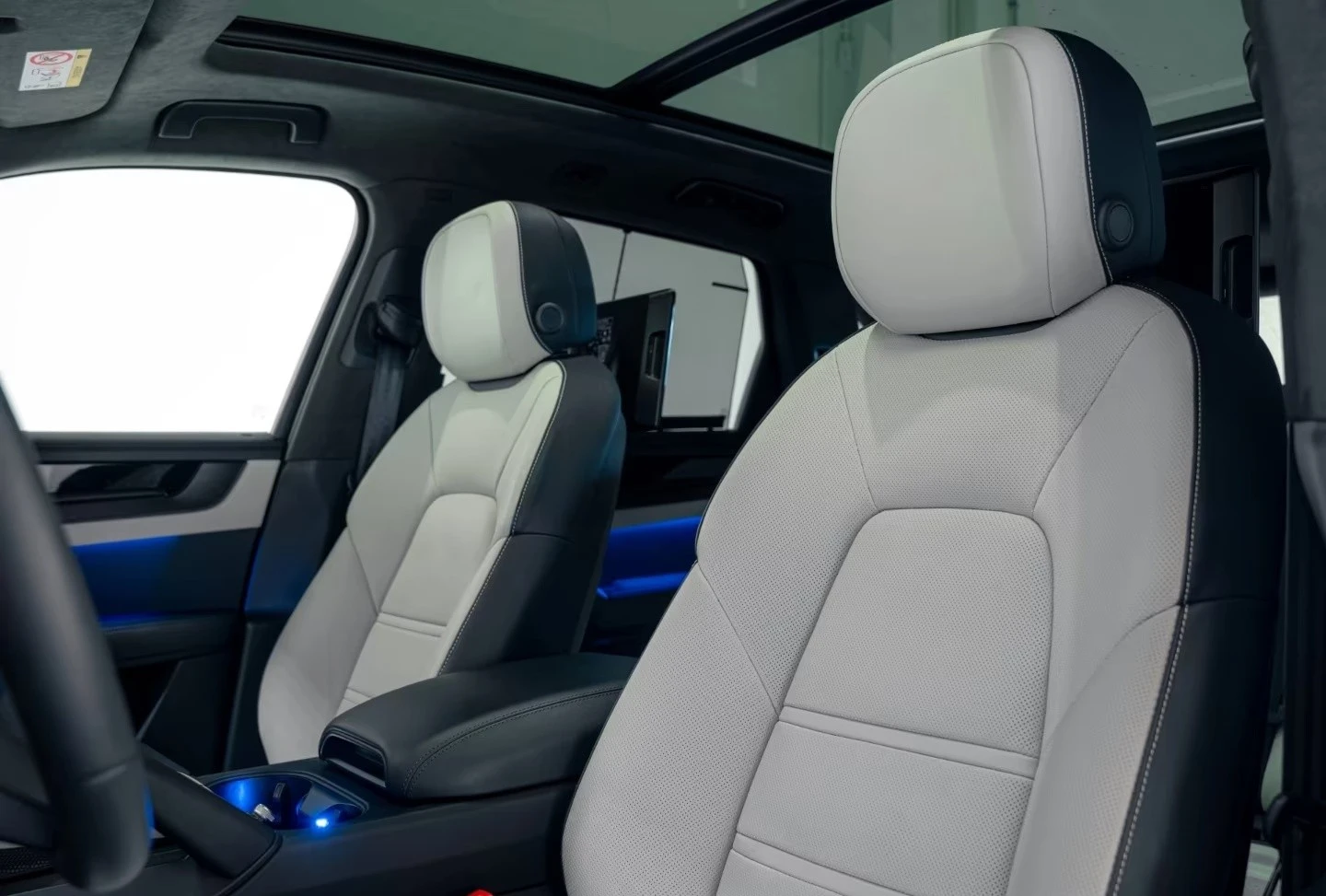 Porsche Cayenne GTS BURMESTER TV PANORAMA 360-CAMERA, снимка 14 - Автомобили и джипове - 54071721