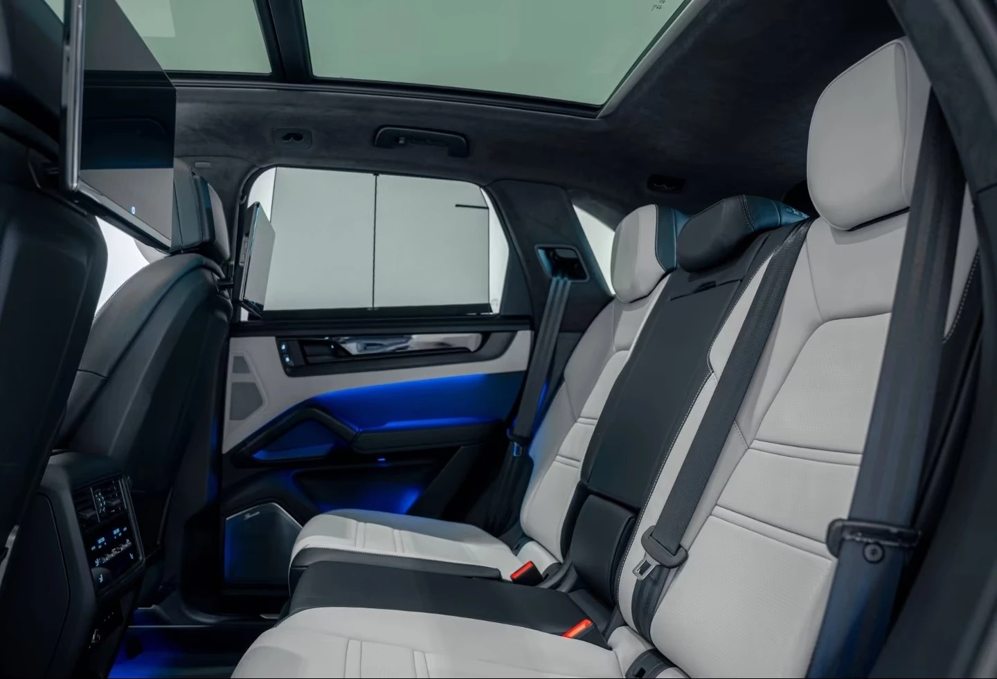 Porsche Cayenne GTS BURMESTER TV PANORAMA 360-CAMERA, снимка 15 - Автомобили и джипове - 54071721